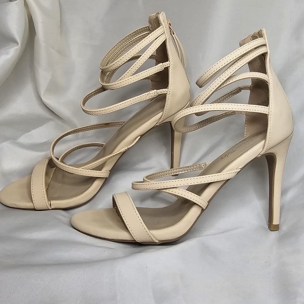 Brand new Dream Pairs nude heeled sandals